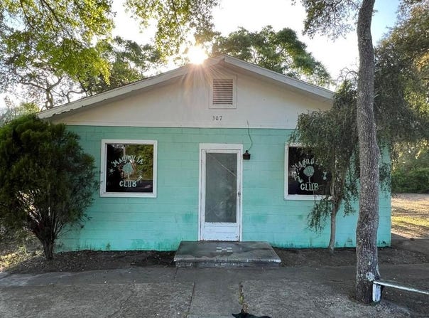 307 SE 7th St, Carrabelle, FL 32322