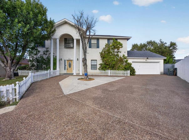 9013 Cliff Dr, Laredo, TX 78045