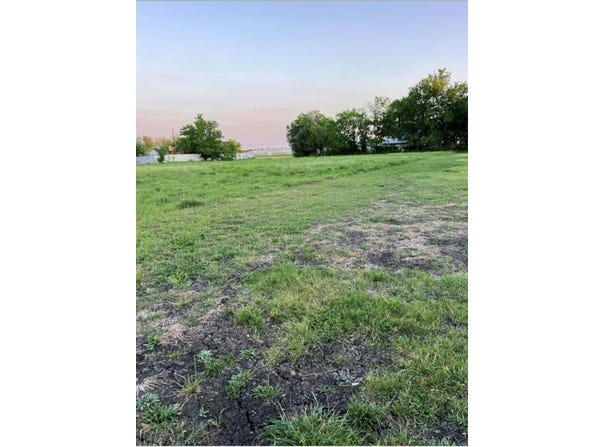 1201 Pietzsch St, Bartlett, TX 76511