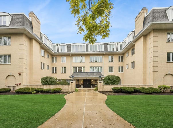 75 6TH Avenue, La Grange, IL 60525