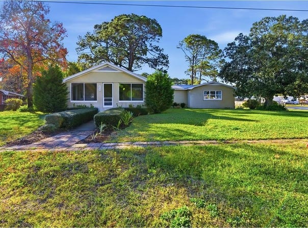 290 Hwy 98 E, Eastpoint, FL 32328