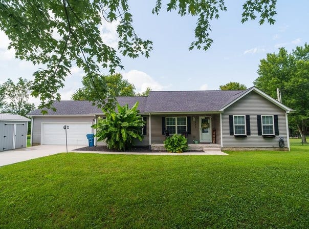 153 Chestnut St, Baxter, TN 38544-4417