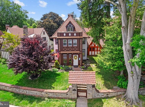 14 WINDSOR CIR, SPRINGFIELD, PA 19064