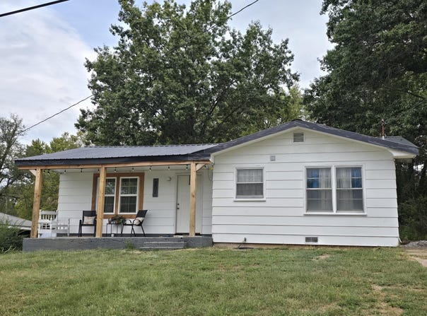 202 E Grand Avenue, Ava, MO 65608