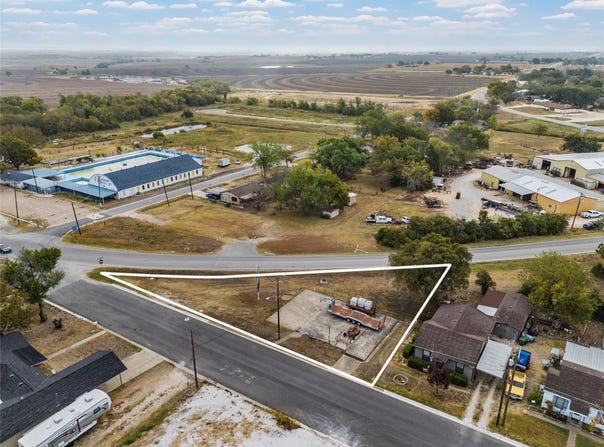 312 E Columbus Street, West, TX 76691
