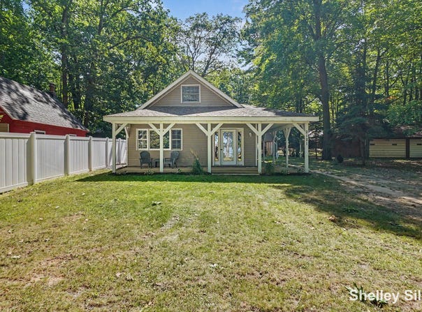 2121 Wolf Lake Drive, Baldwin, MI 49304