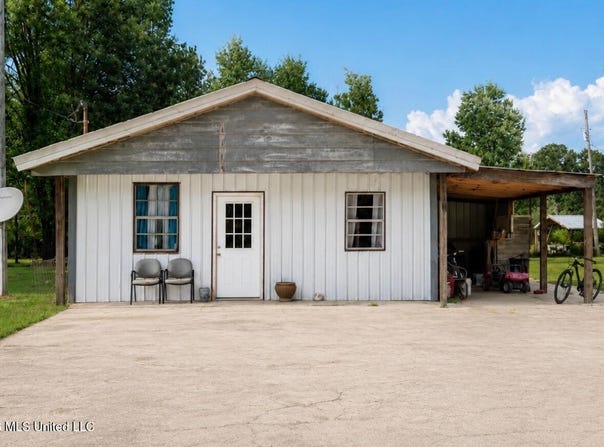 3224 Old Jackson Road, Forest, MS 39074