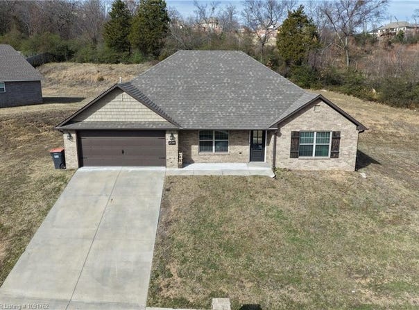 2139 Amy LN, Van Buren, AR 72956