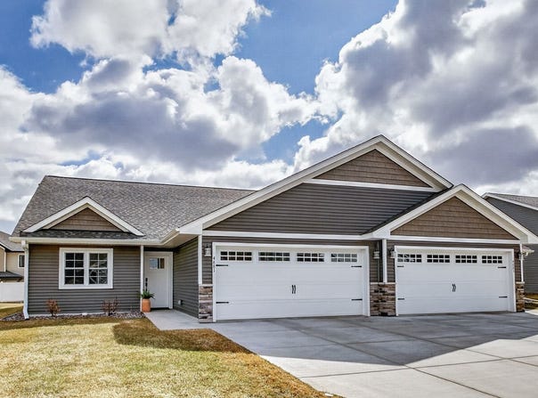 4881 Field Crest Lane, Eau Claire, WI 54701
