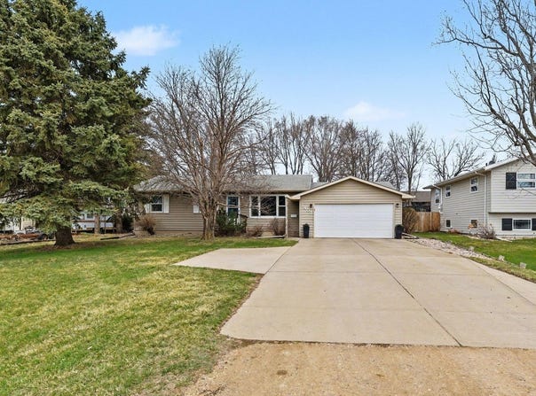 1402 NE 3rd St, Madison, SD 57042