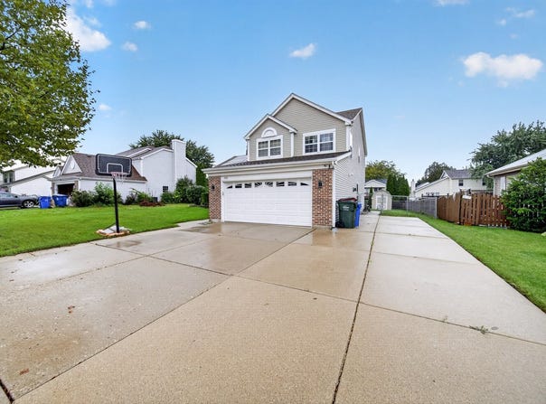 353 Valley Forge Avenue, South Elgin, IL 60177