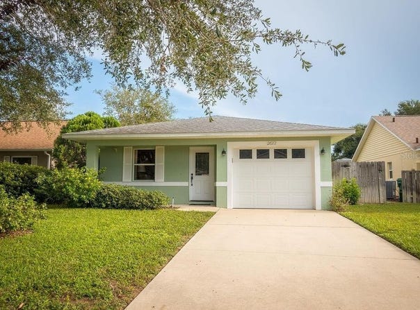 2672 WINCHESTER Circle, EUSTIS, FL 32726
