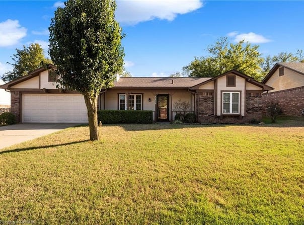 2309 Pine LN, Barling, AR 72923