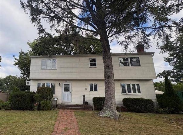 771 Windmill Ave, West Babylon, NY 11704