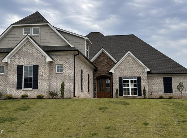 1735 Bakersfield Way, Nesbit, MS 38651