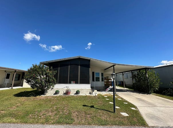 327 Crestwood Dr., Mulberry, FL 33860