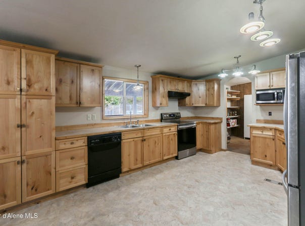 457 Winterton Rd, Sandpoint, ID 83864
