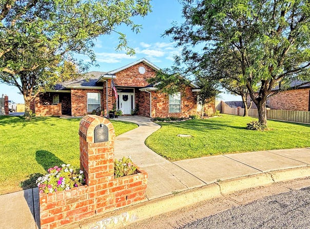 3417 Garrett Drive, Perryton, TX 79070
