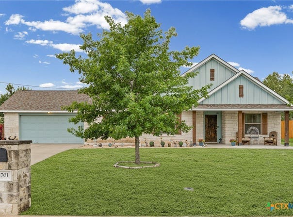 1701 Meadow Lane, Lockhart, TX 78644