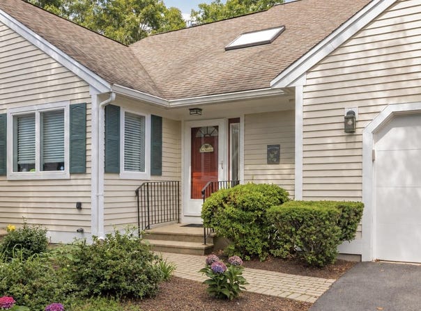 7 Upland Circle, Mashpee, MA 02649
