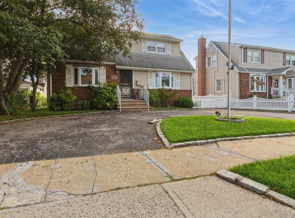 91 Grant Drive E, Valley Stream, NY 11580