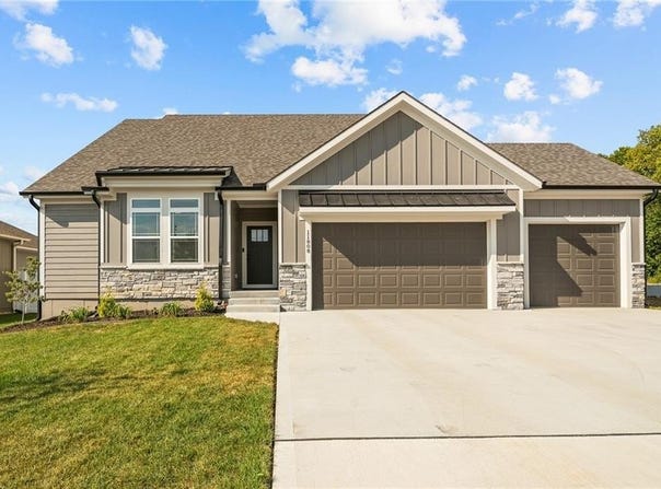 11808 E 231st Street, Peculiar, MO 64078