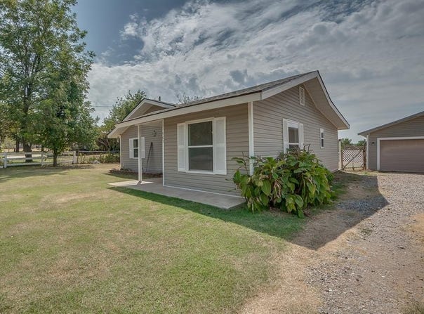 965 Cabin Road, Harrah, OK 73045