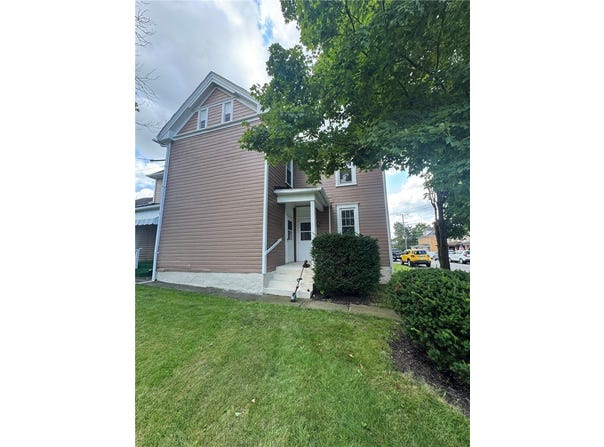 500 Painter St, Everson, PA 15631