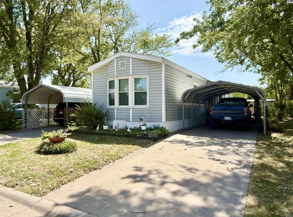 204 Lakeview Dr, McPherson, KS 67460