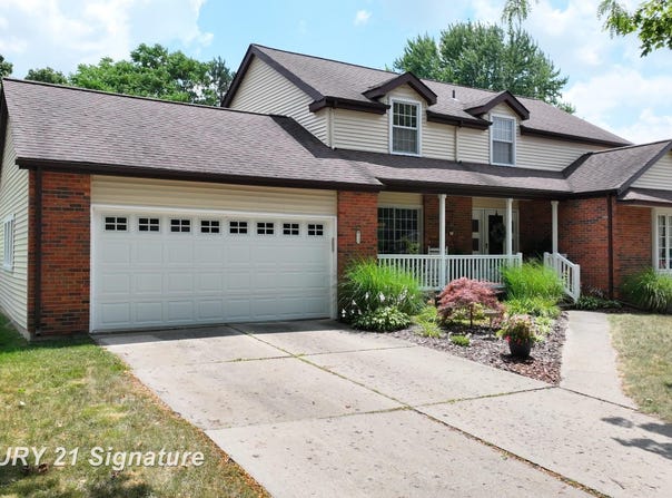 212 Cedarwood Drive, Flushing, MI 48433