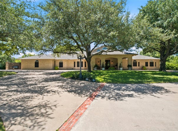 2749 Summit Avenue, Stephenville, TX 76401