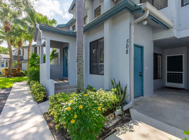 508 Harbour Pointe Way, Greenacres, FL 33413