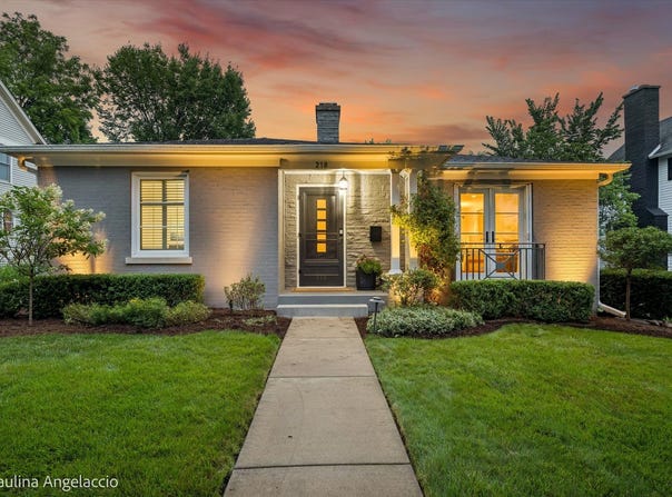 218 Coolidge Avenue, Barrington, IL 60010