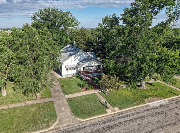 203 S Grant St, Smith Center, KS 66967