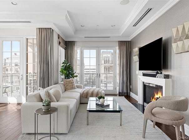 1000 Royal Court, North Hills, NY 11040