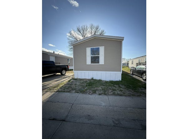 833 E Duke St, Vermillion, SD 57069