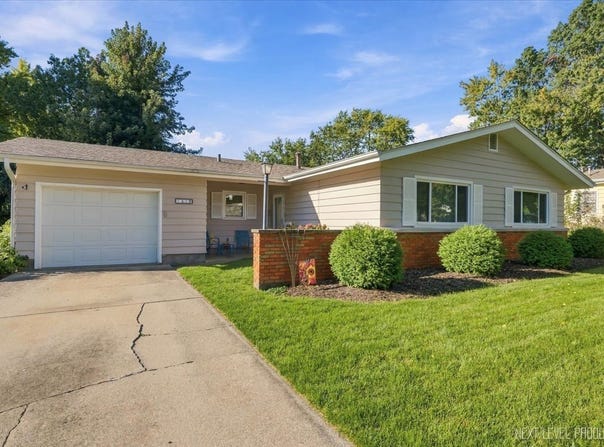 410 Harmony Drive, North Aurora, IL 60542