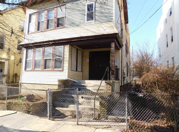 282 RENNER AVE, Newark, NJ 07112-3227