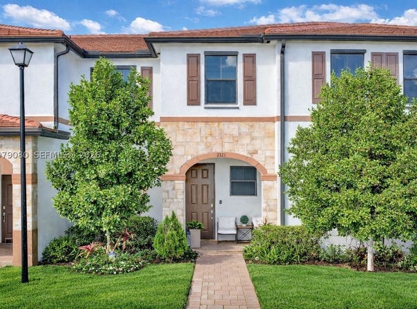 3321 W 105th Pl, Hialeah, FL 33018