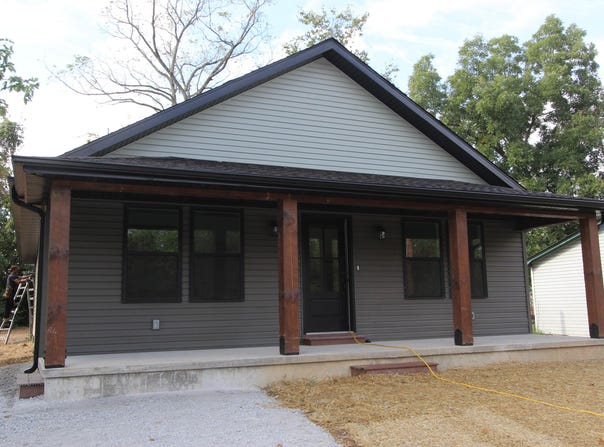 512 E Sunshine Drive, Mountain Grove, MO 65711