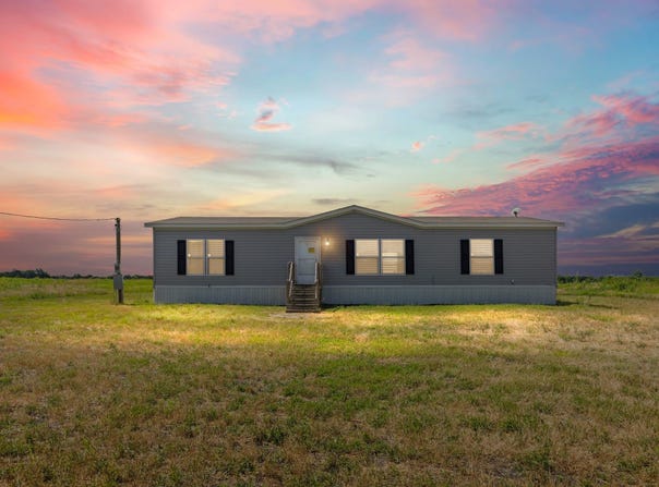 3828 Farm Road 272, Celeste, TX 75423