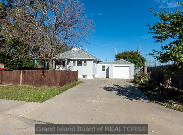704 Memorial Drive, Grand Island, NE 68801