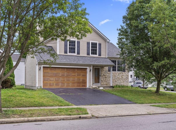 800 Bent Oak Drive, Blacklick, OH 43004