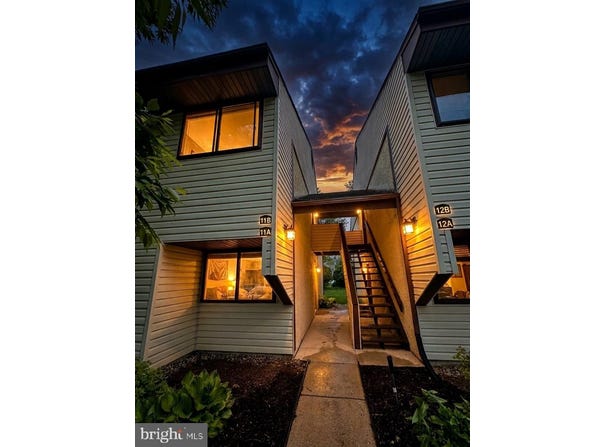 11-B E DAISY Lane, MOUNT LAUREL, NJ 08054