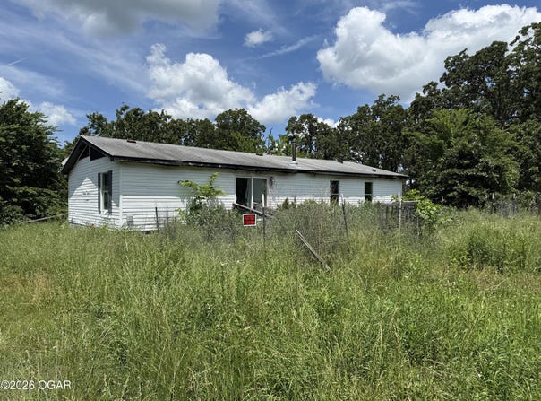 325 S Ozark Trail, Goodman, MO 64843