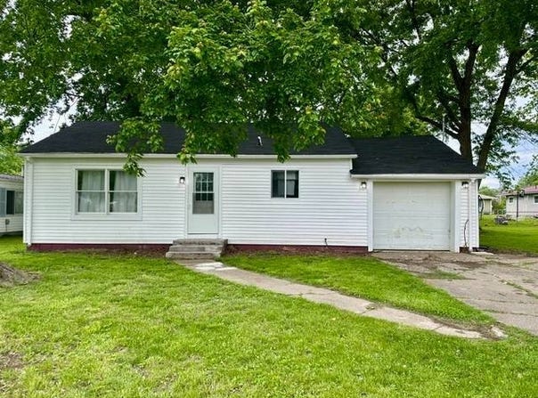 1505 S Pickford St., Robnson, IL 62454