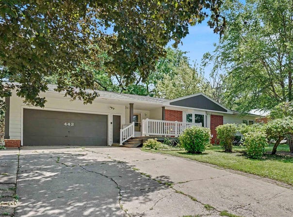 443 S Hackett Road, Waterloo, IA 50701