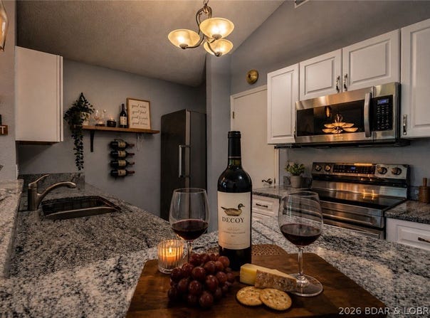 98 Jonathan Drive, Lake Ozark, MO 65049