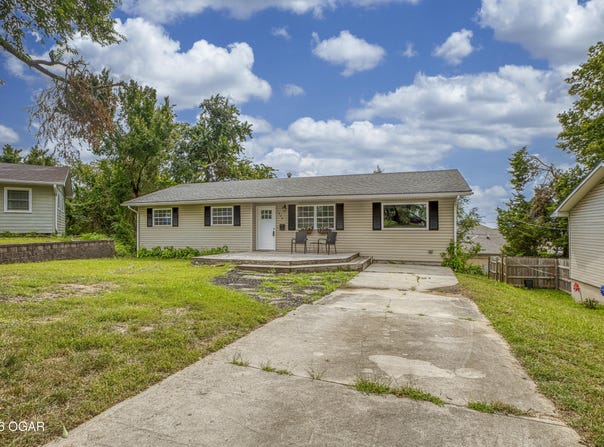 1628 Jefferson Circle, Webb City, MO 64870