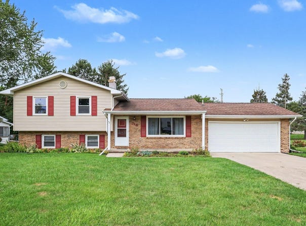 318 Kenway Drive, Lansing, MI 48917